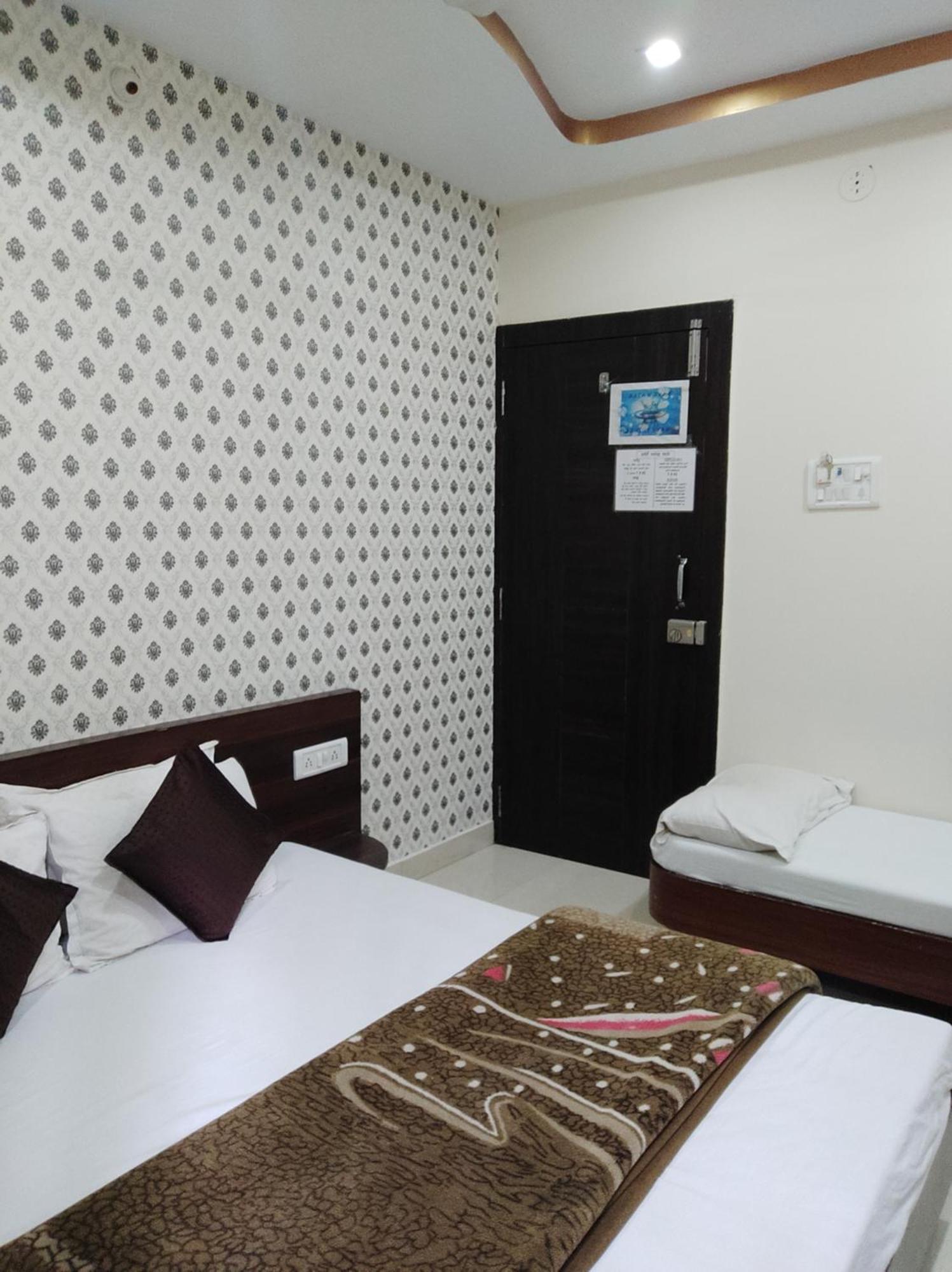 Hotel Vrandavan Palace Near Mahakal Temple Ujjain Exterior foto